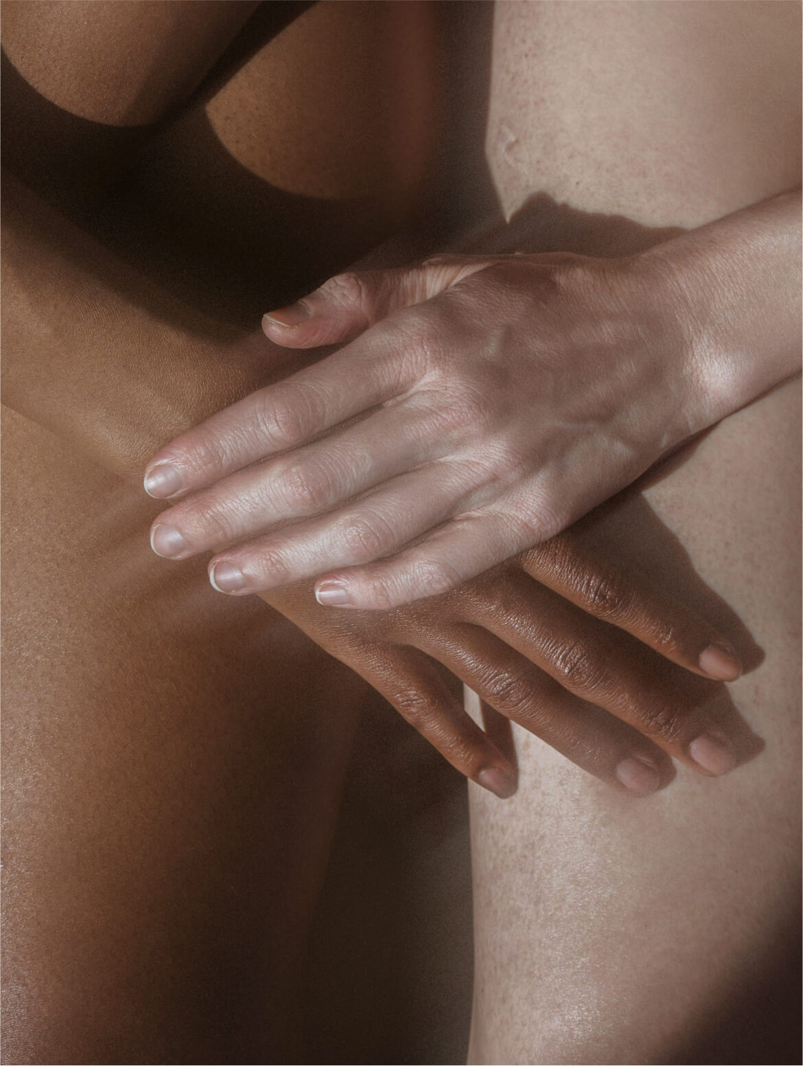 5% Hydroxyethyl Urea + 2% Panthenol Body Cream in use