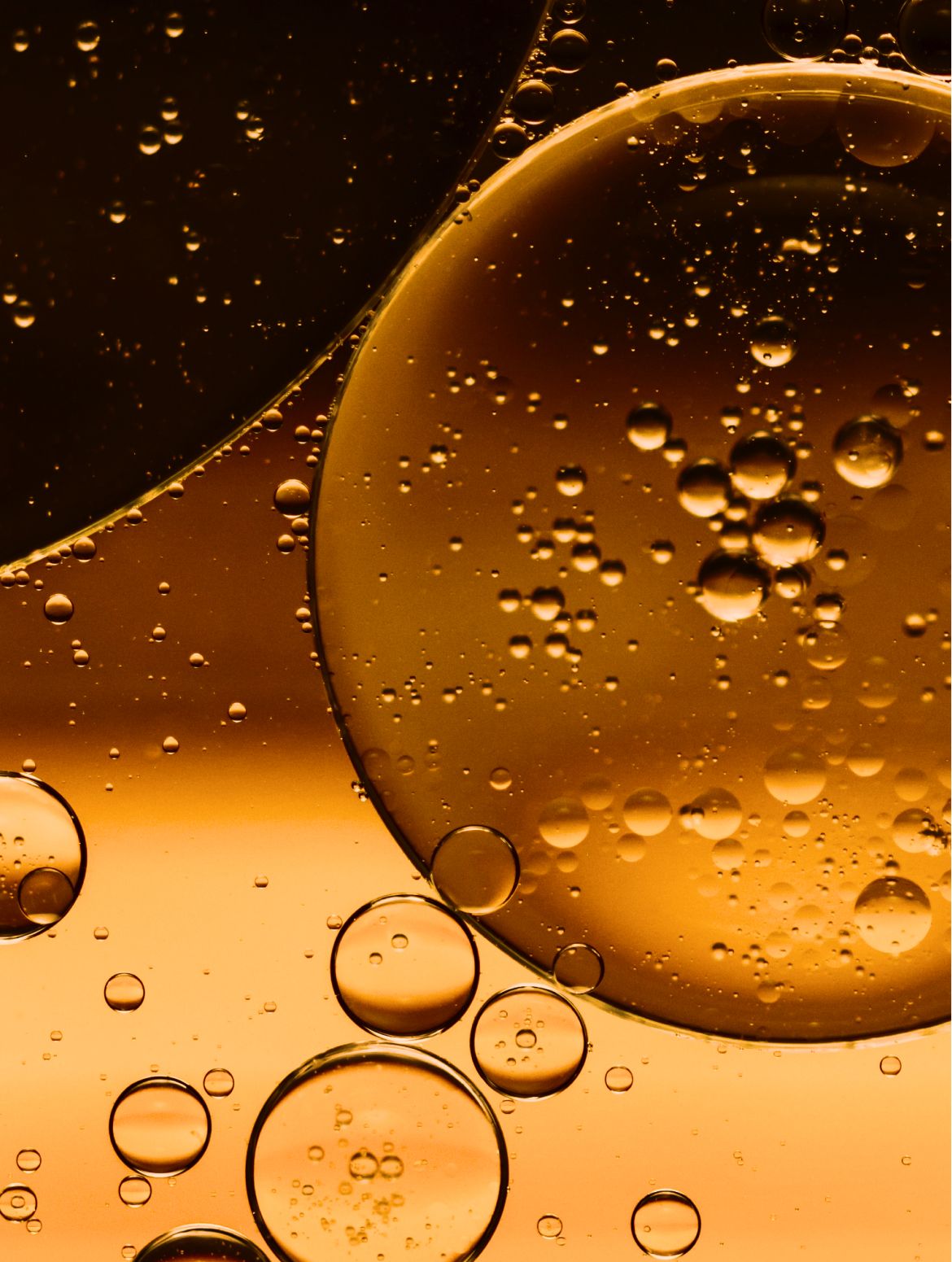 Omega 6-9 Glowing Skin Body Oil in use