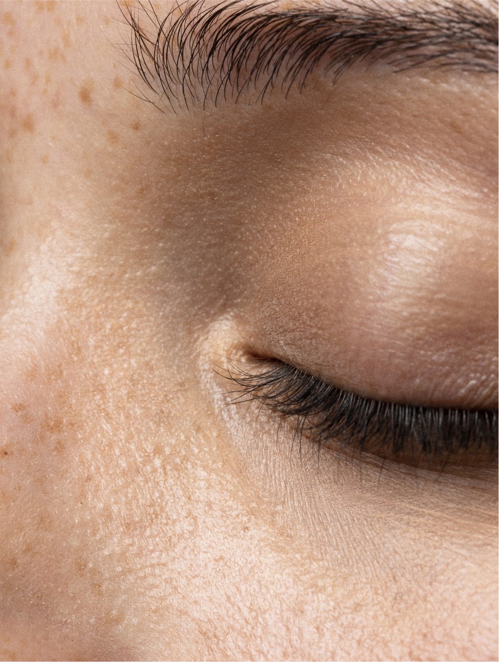 BiPhasic Make-up Remover, Fragrance Free in use