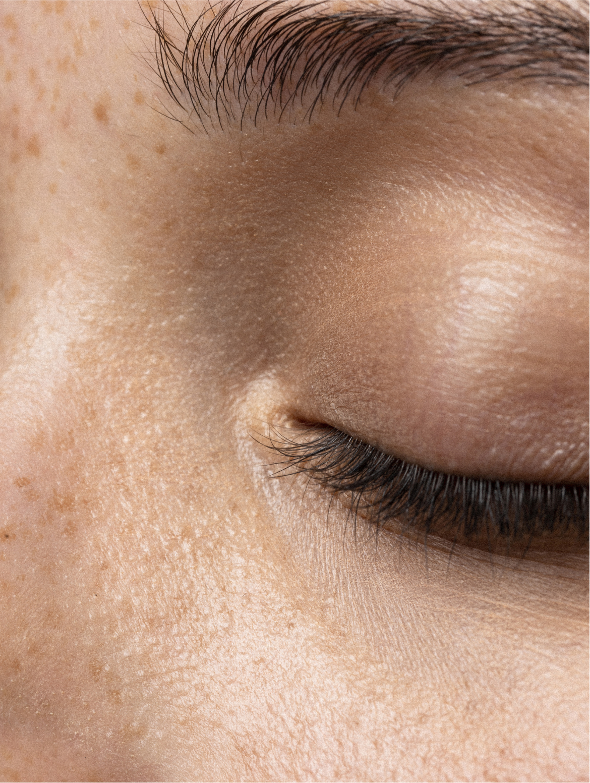 BiPhasic Make-up Remover, Fragrance Free in use