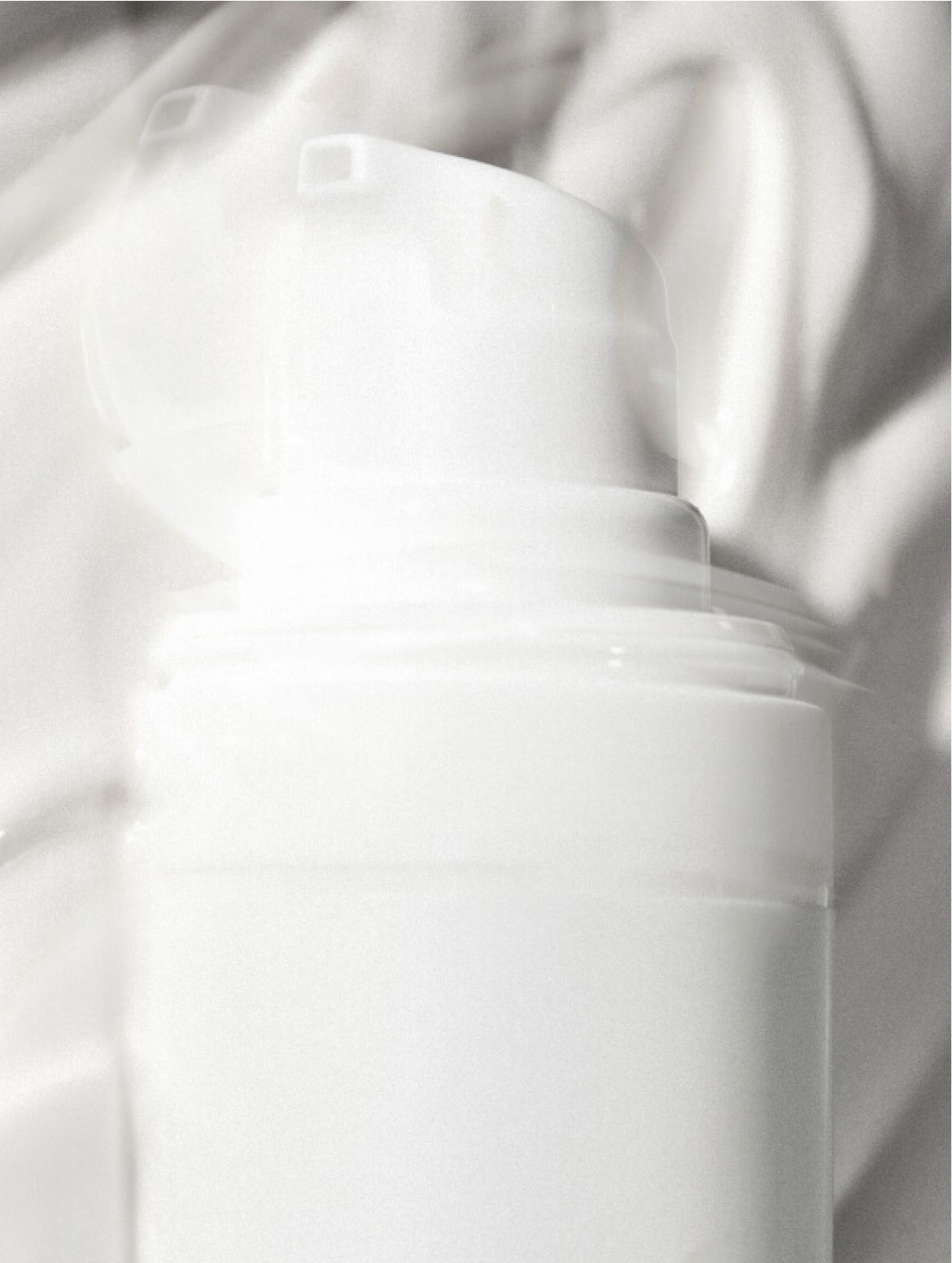 Light Moisturising Day Cream in use