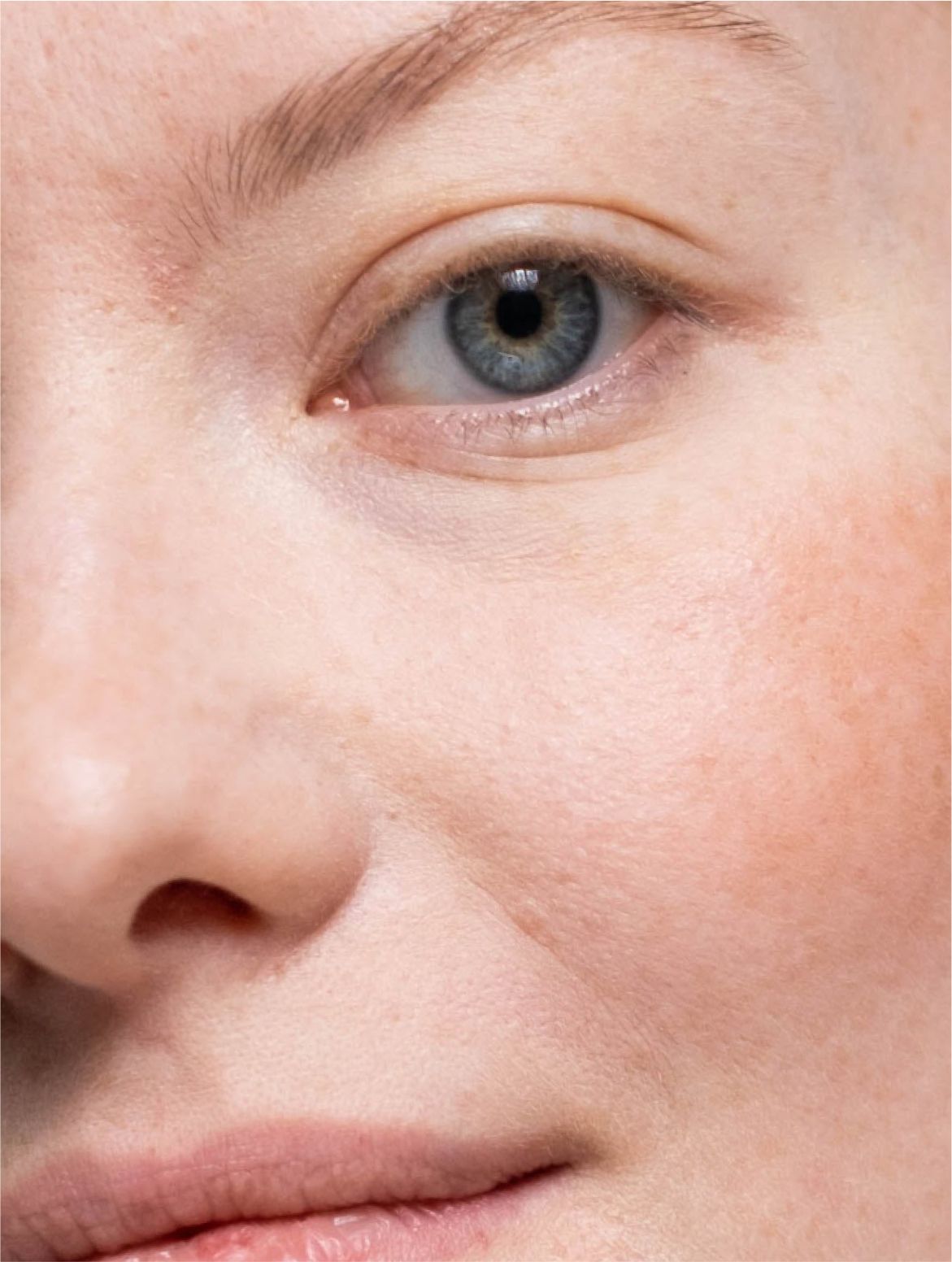 Retinol Alternative Serum in use