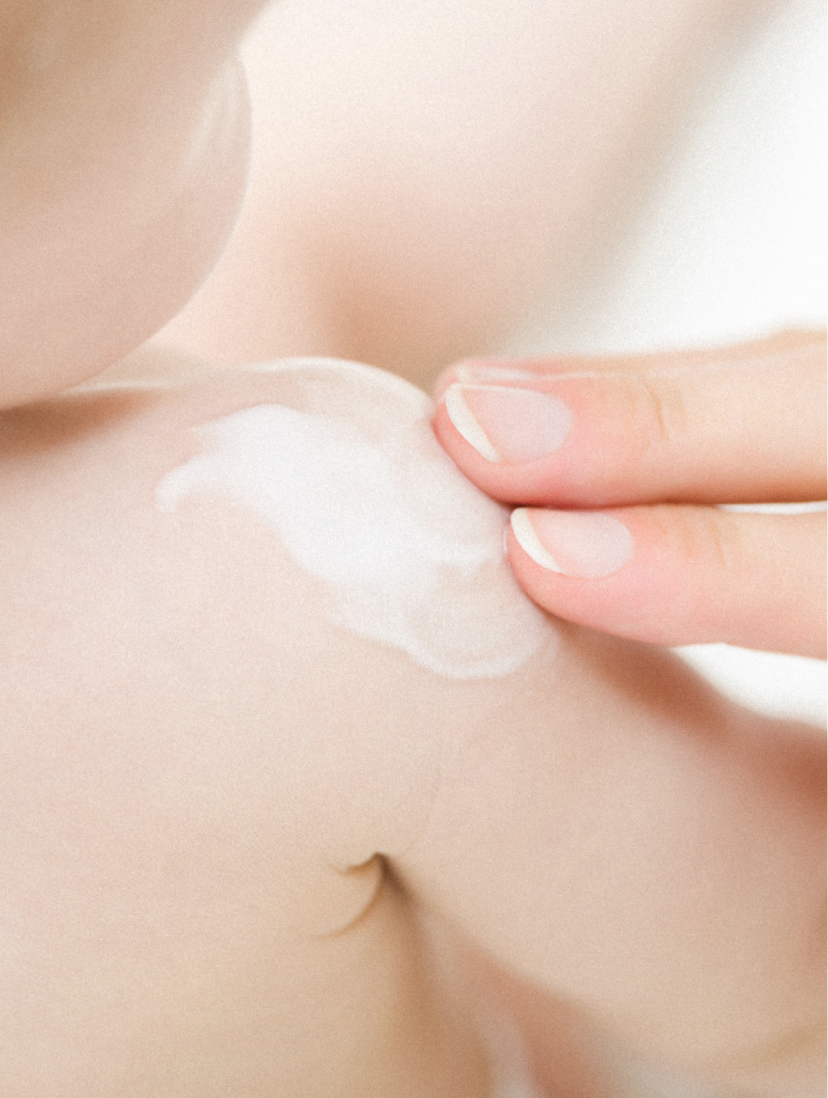 Baby Körperlotion in der Anwendung