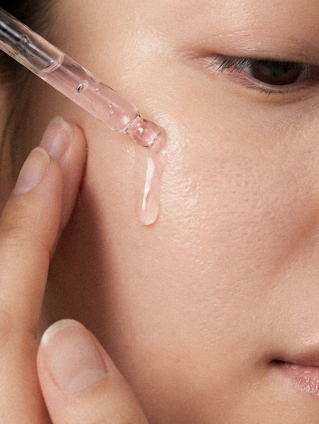 0.3% Spicule PDRN Centella Asiatica Serum in use