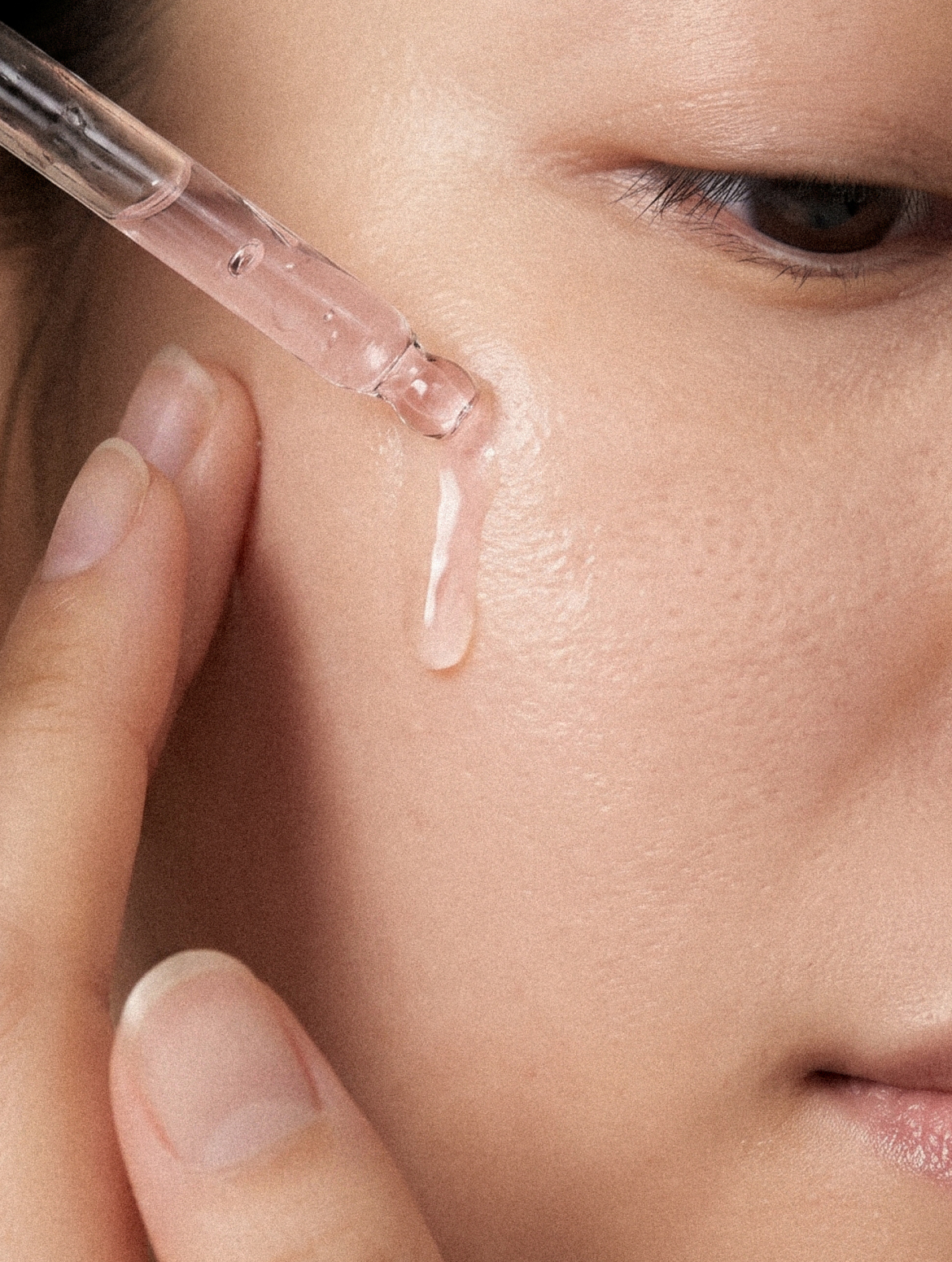 0.3% Spicule PDRN Centella Asiatica Serum in use